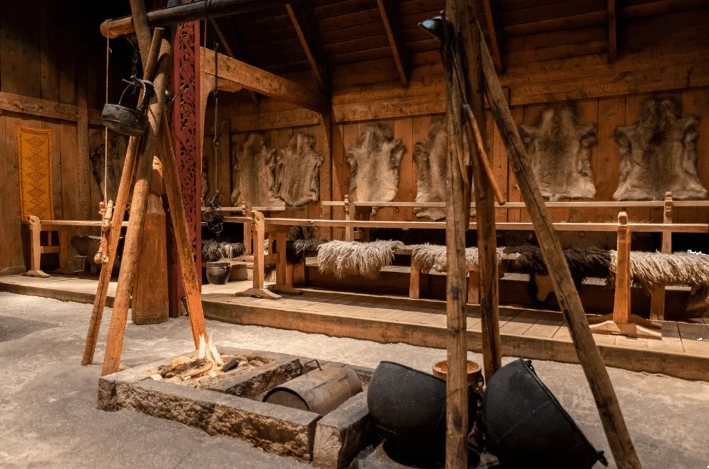 what did the inside of a viking longhouse look like?