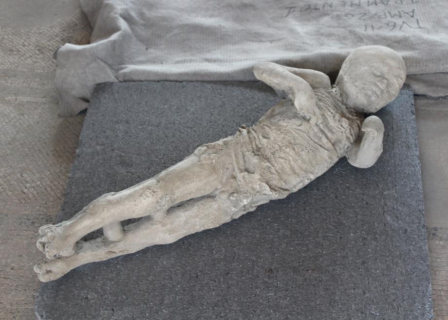Pompeii plaster casts and burials