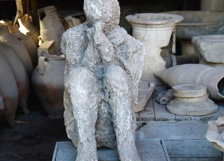 Pompeii burials. how did people die at pompeii?